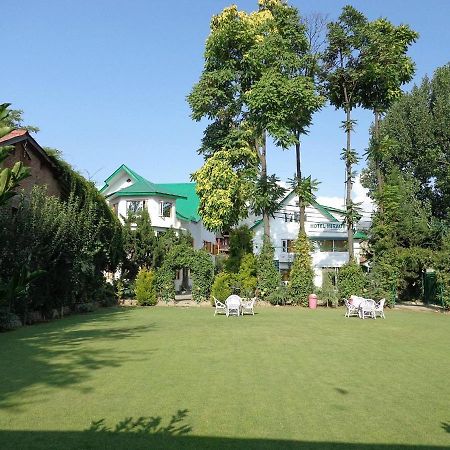 Hotel Mirage Srīnagar 외부 사진