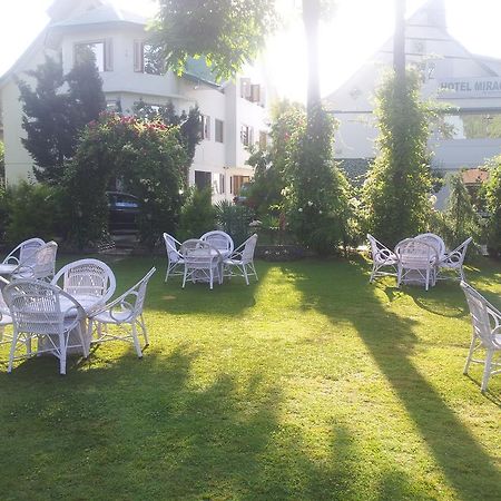Hotel Mirage Srīnagar 외부 사진