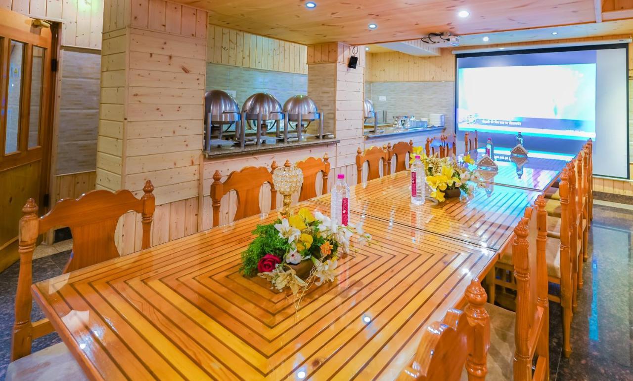 Hotel Mirage Srīnagar 외부 사진