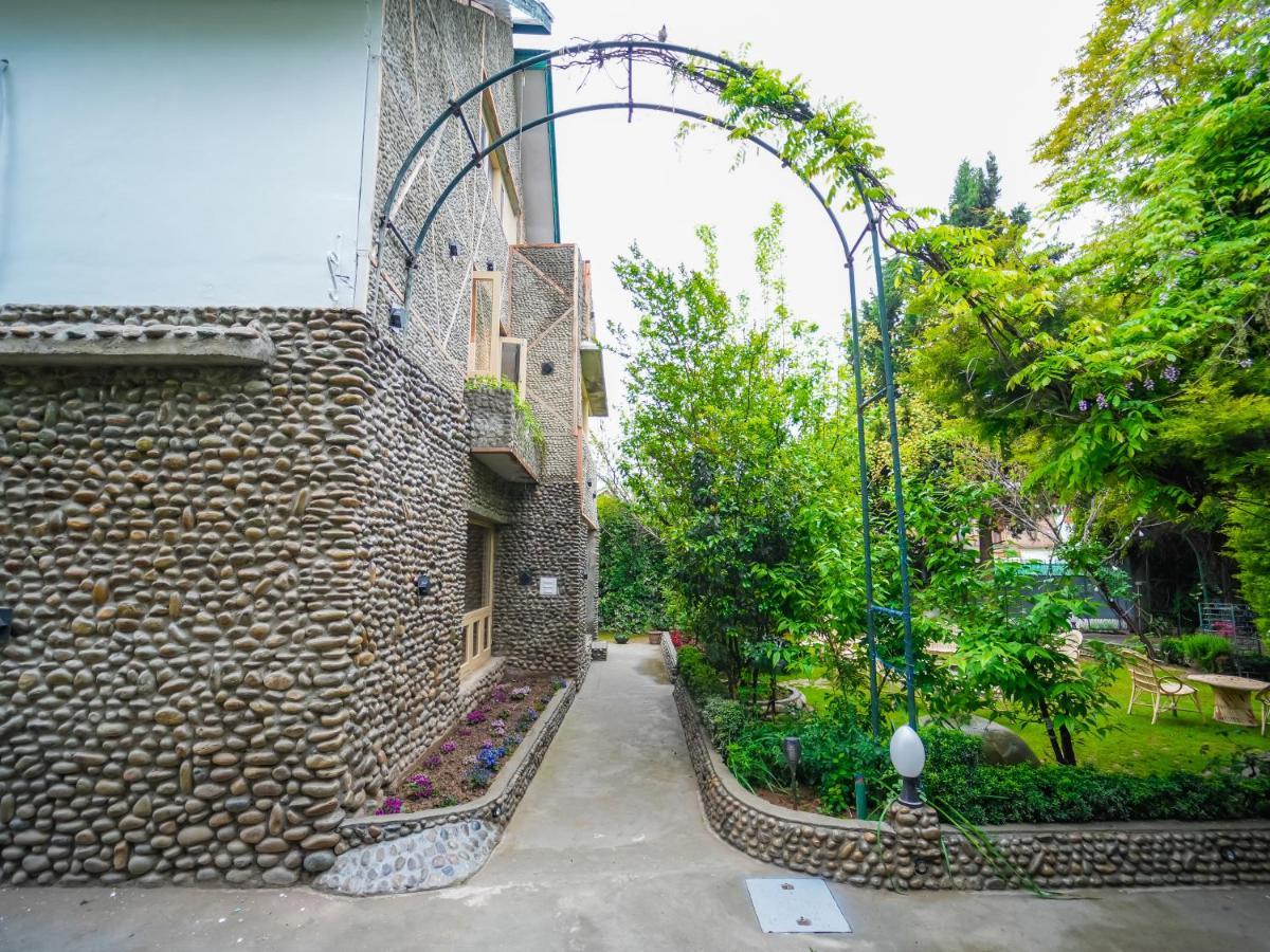 Hotel Mirage Srīnagar 외부 사진