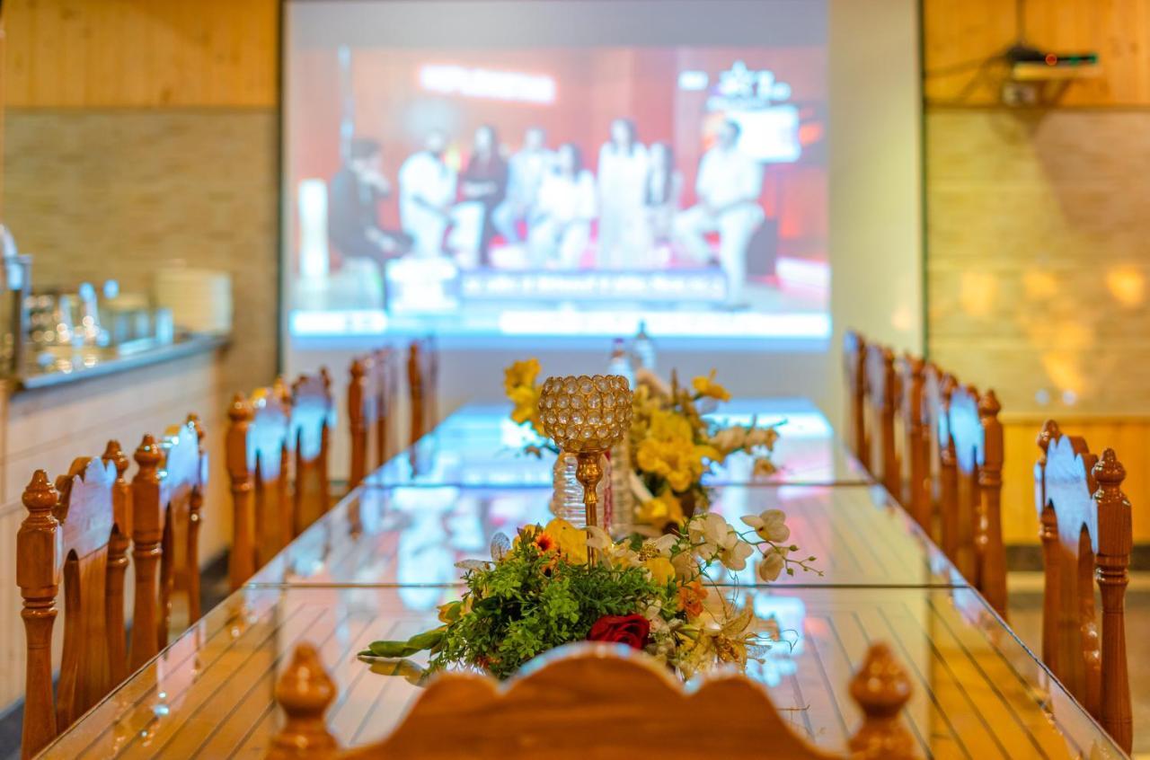 Hotel Mirage Srīnagar 외부 사진