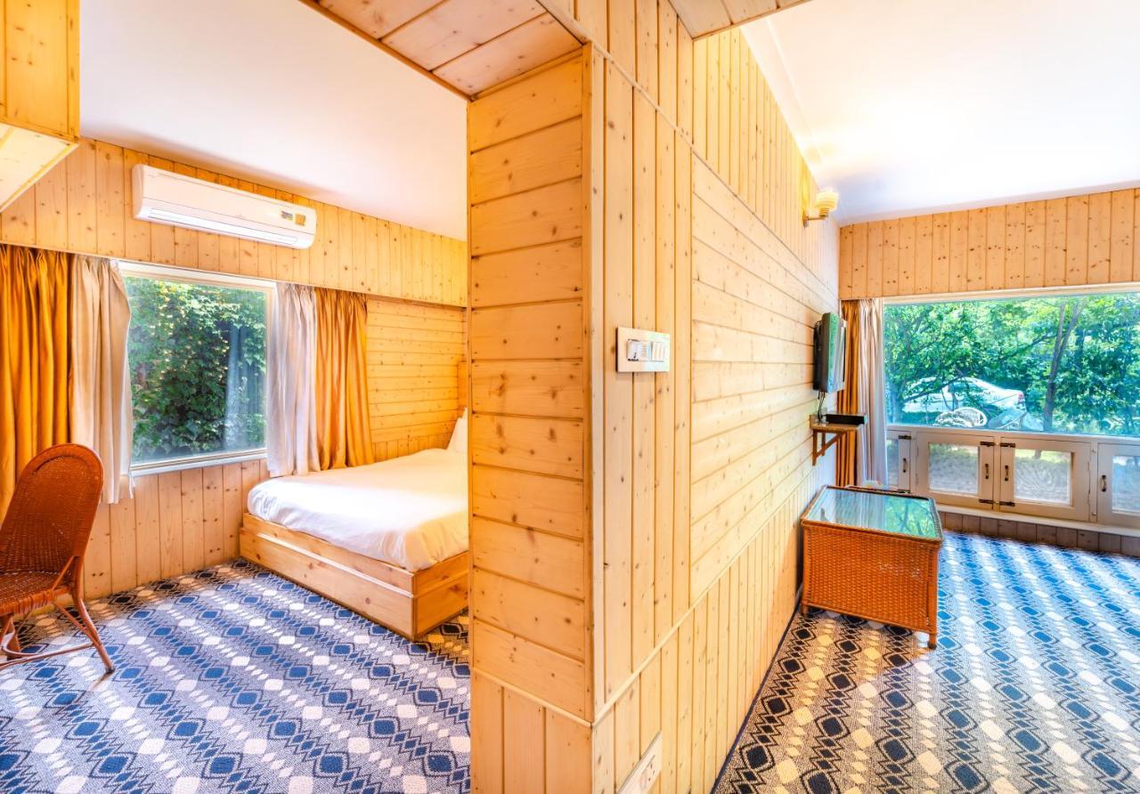 Hotel Mirage Srīnagar 외부 사진