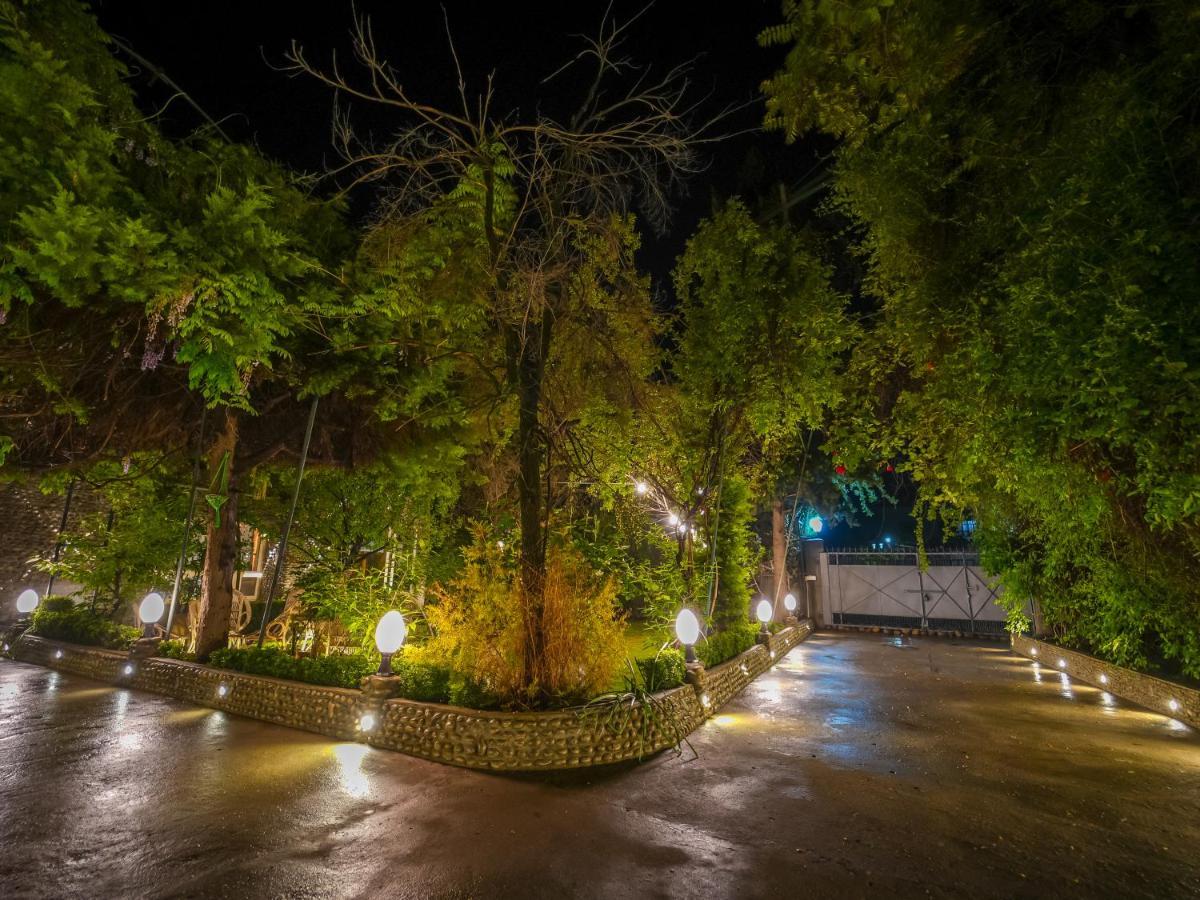 Hotel Mirage Srīnagar 외부 사진