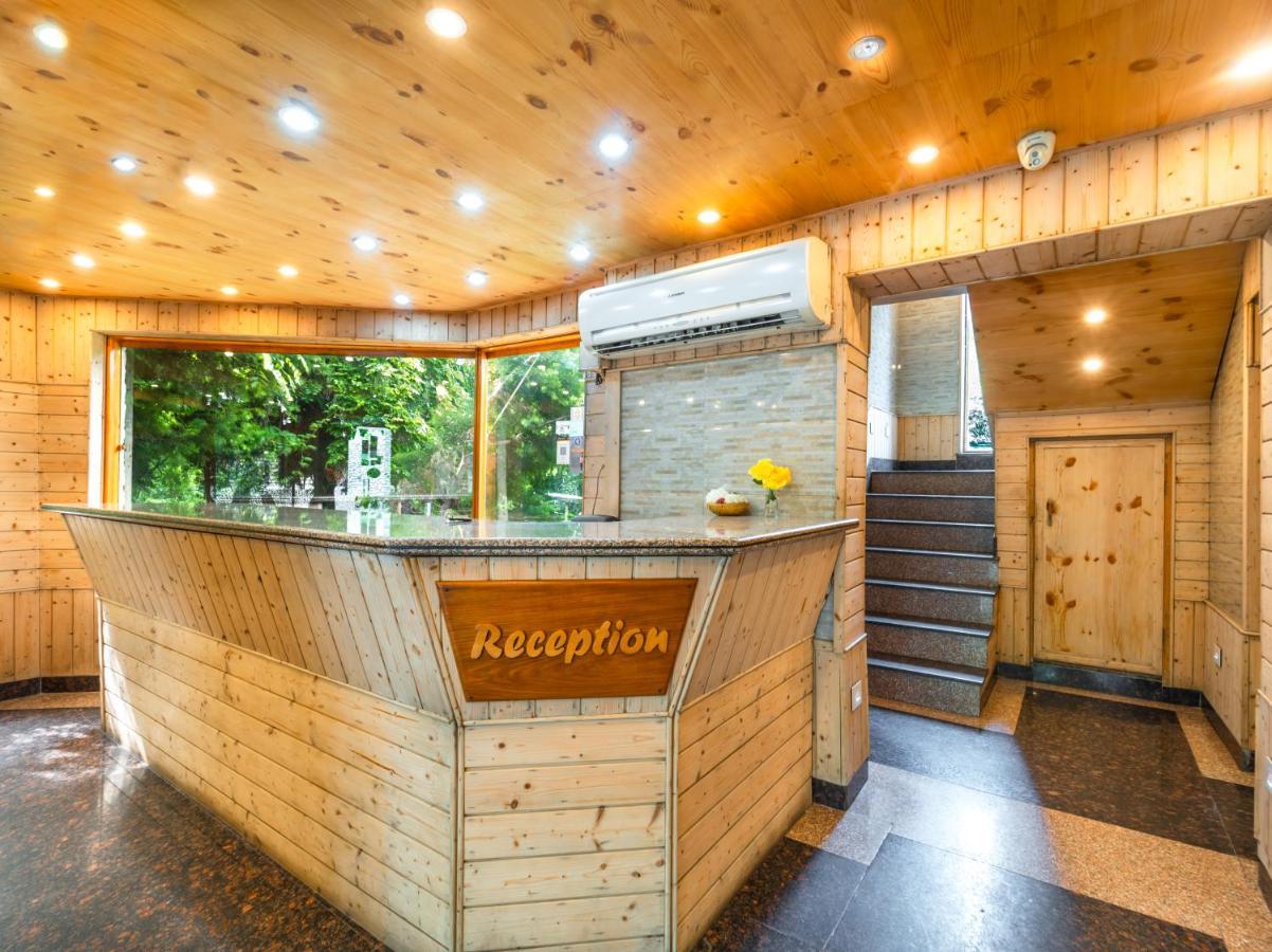 Hotel Mirage Srīnagar 외부 사진