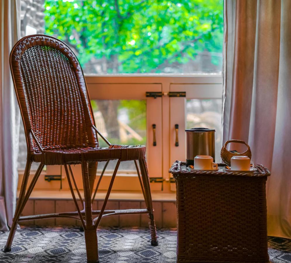Hotel Mirage Srīnagar 외부 사진