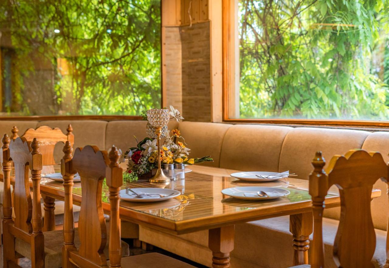 Hotel Mirage Srīnagar 외부 사진
