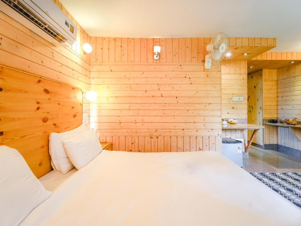 Hotel Mirage Srīnagar 외부 사진