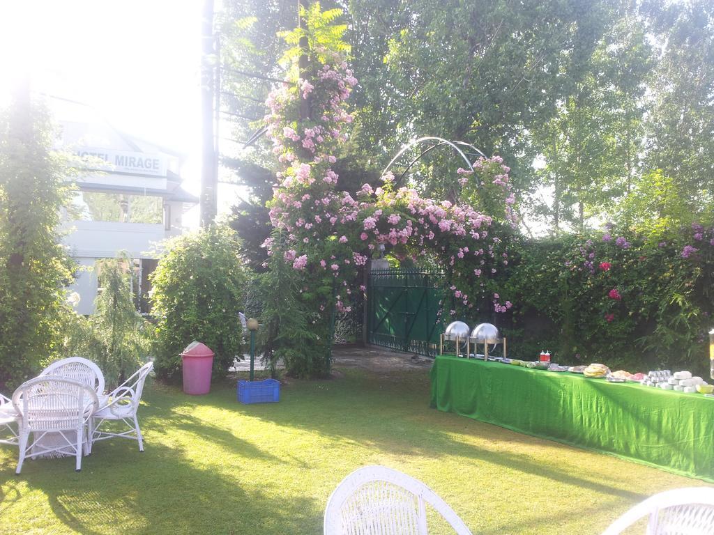 Hotel Mirage Srīnagar 외부 사진