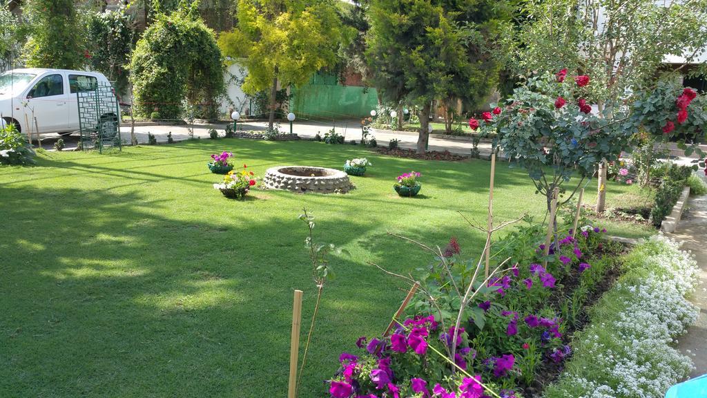 Hotel Mirage Srīnagar 외부 사진