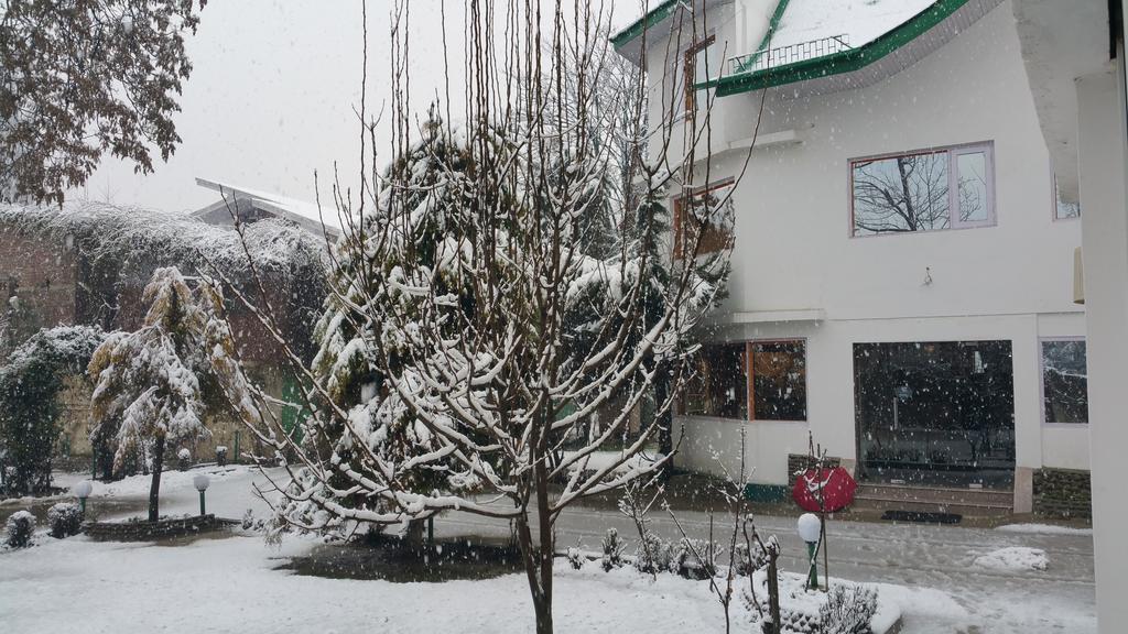 Hotel Mirage Srīnagar 외부 사진